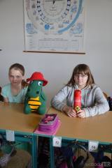 20180321213640_ViewImage (6): Základní školu v Žehušicích navštívil spolu s hasiči i dráček Hasík